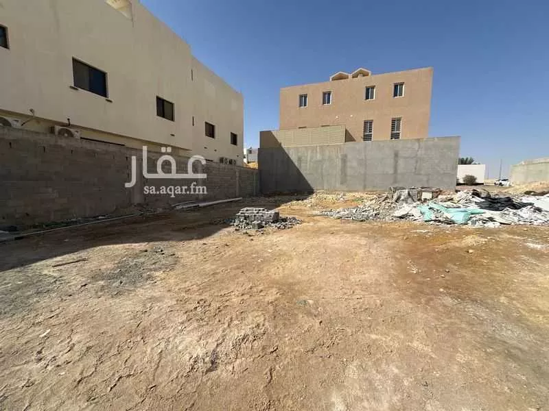 أرض 640 م² في العارض 5