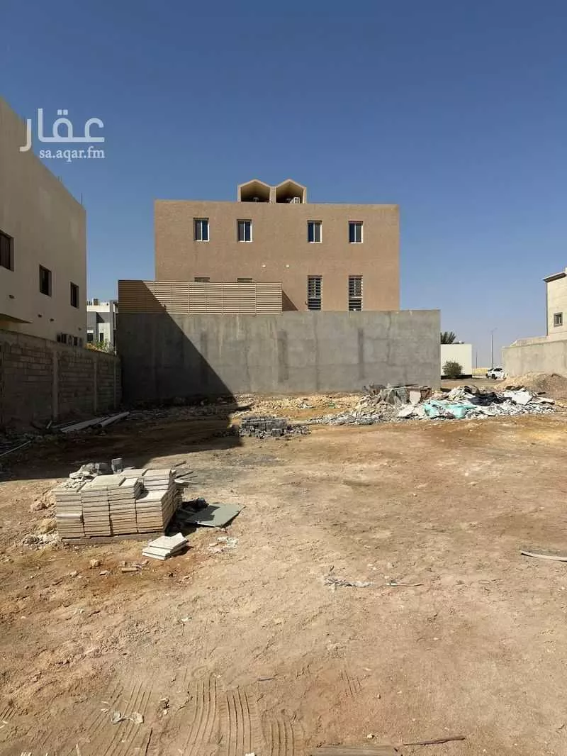 أرض 640 م² في العارض 3