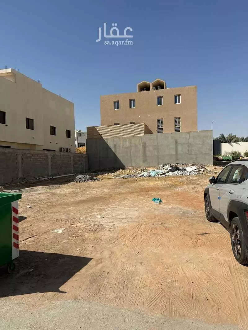 أرض 640 م² في العارض 2