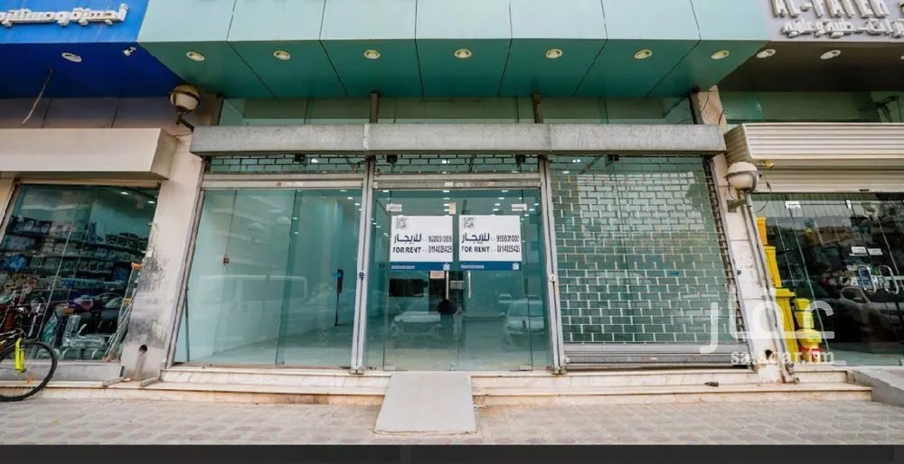 محل 240 م² في المربع 1