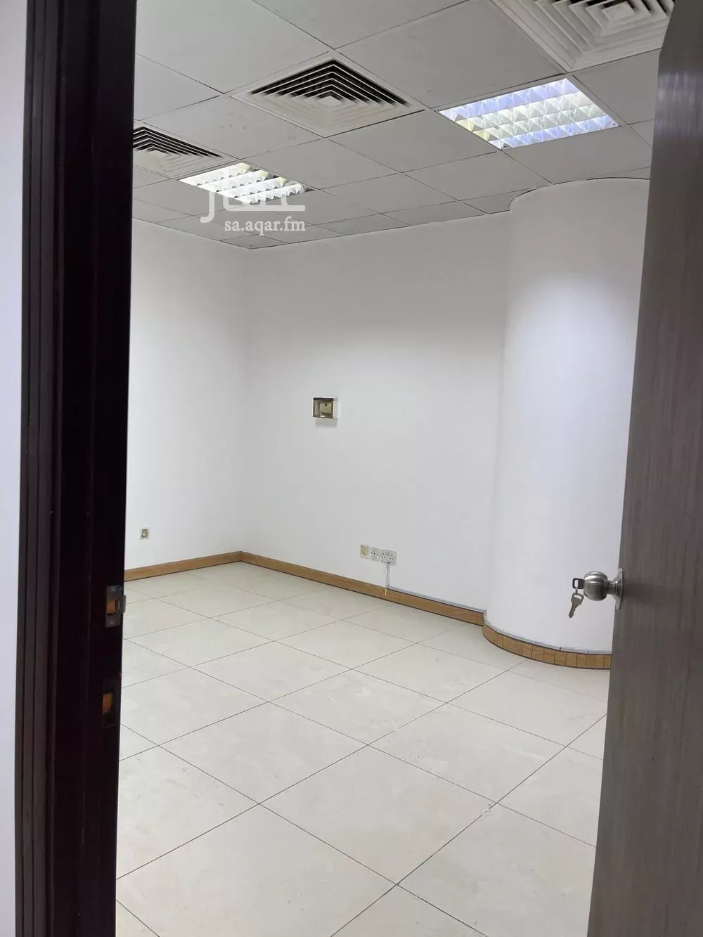 مكتب 216 م² في المربع 4