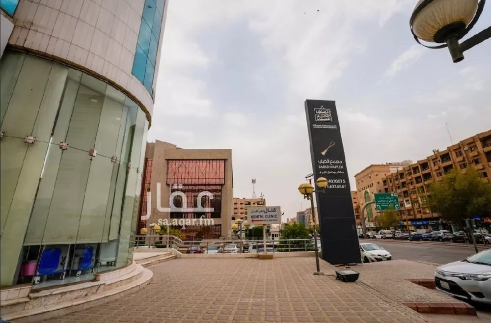 محل 240 م² في المربع 2