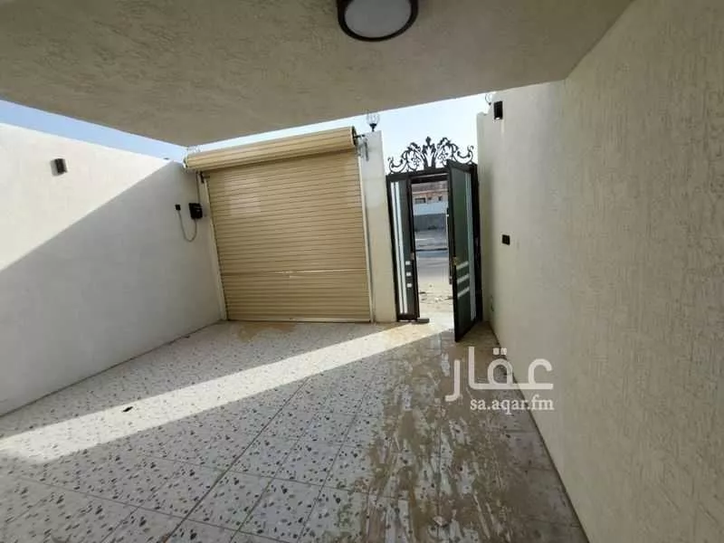 6 bedroom apartment in Uhud 1