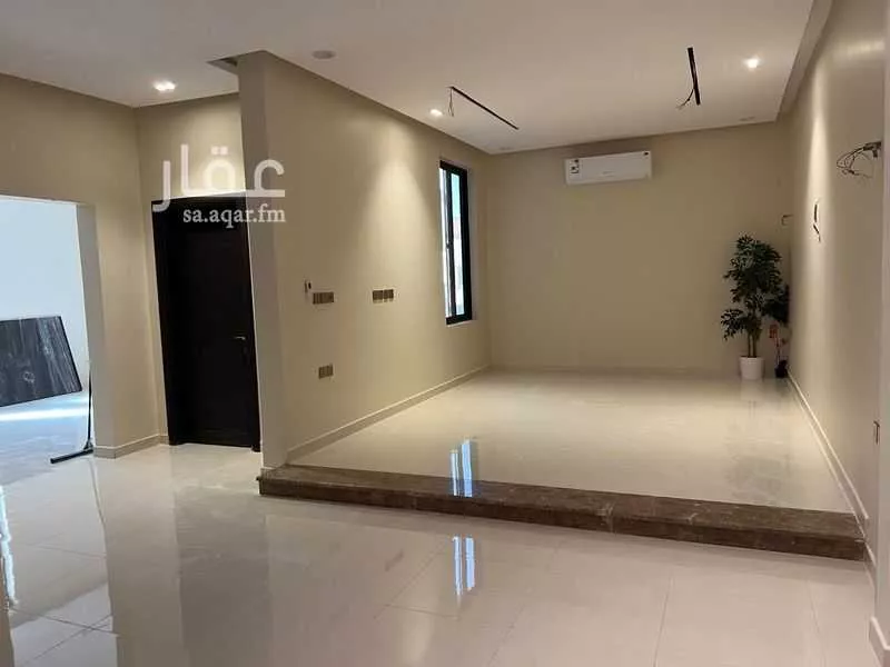 فيلا 7 غرف في طيبة 3