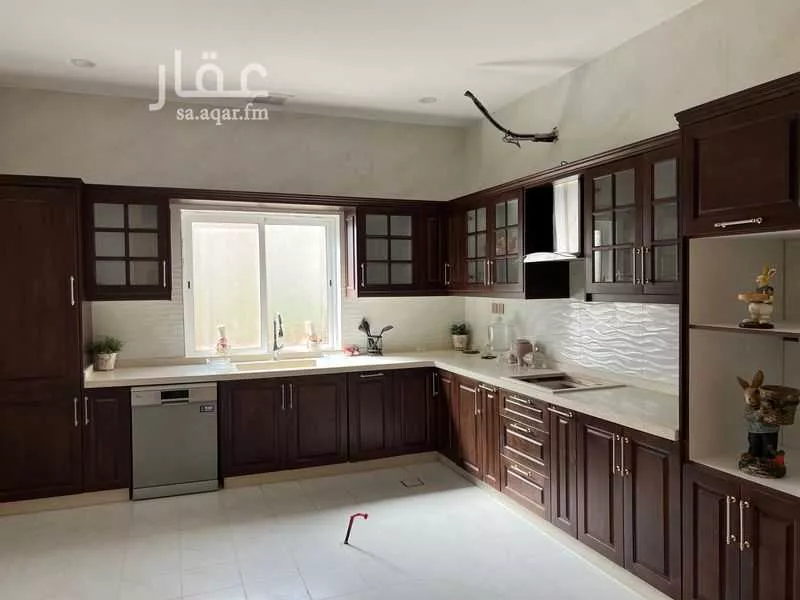 فيلا 7 غرف في طيبة 2