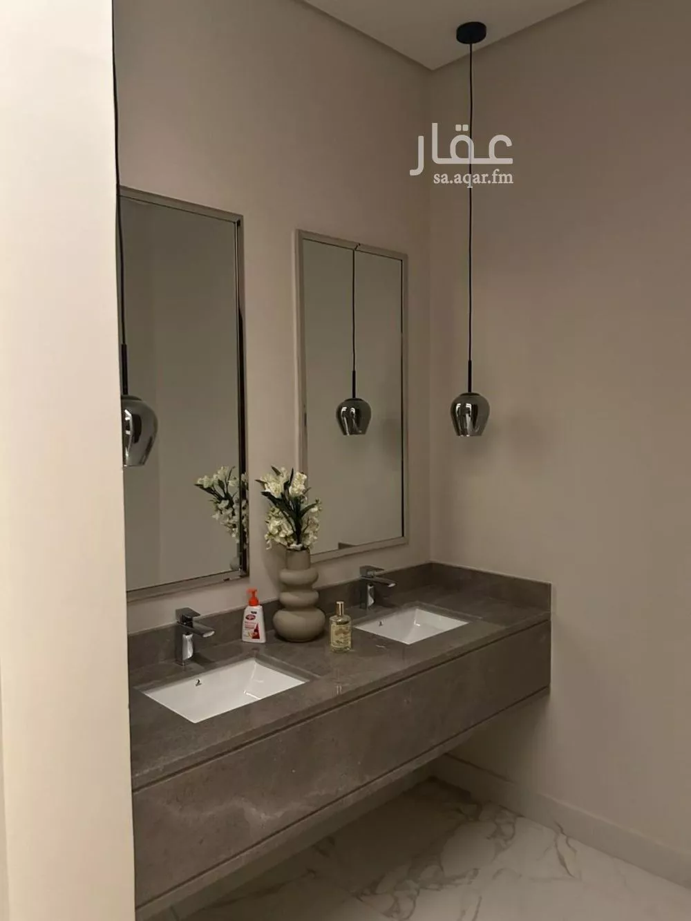 فيلا 8 غرف في النرجس 1