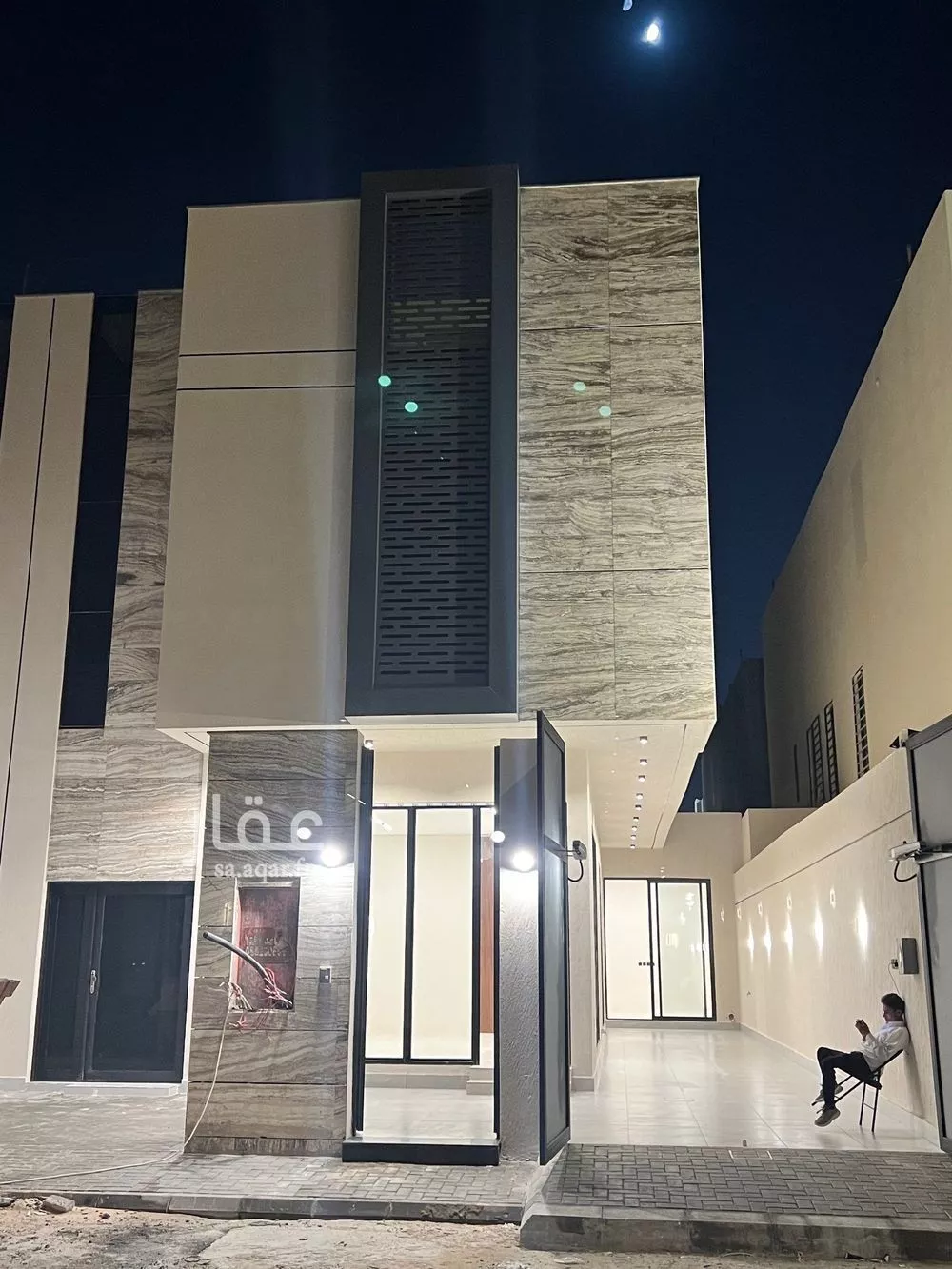 فيلا 4 غرف في الجنادرية 1