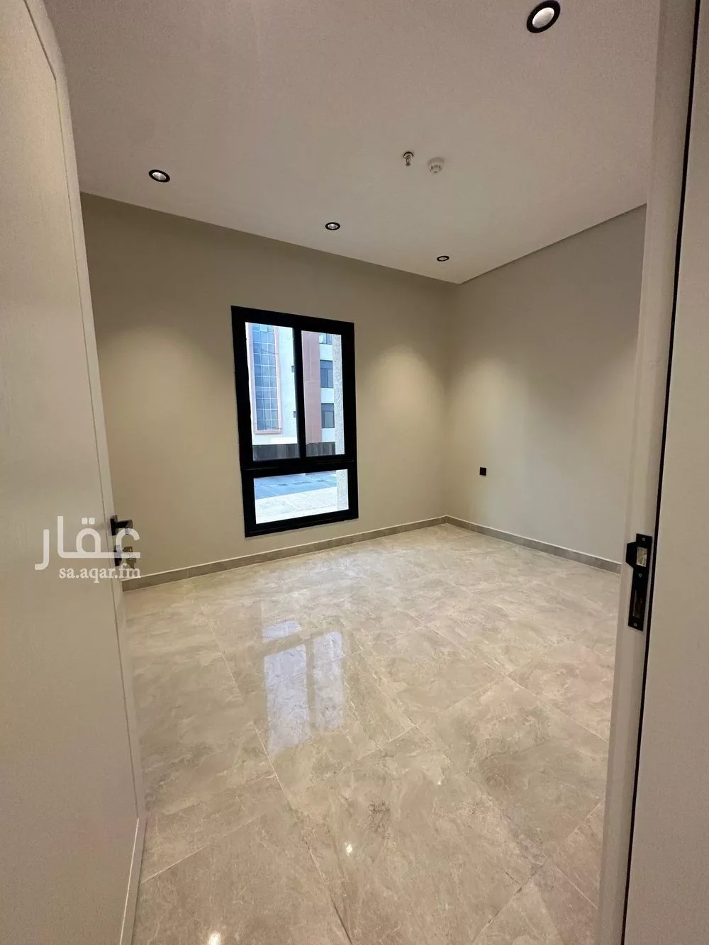 شقة 3 غرف في الحمرا 3