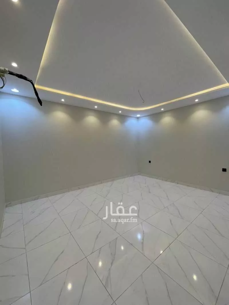 شقة 6 غرف في الملك فهد 4