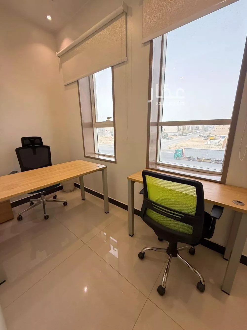 مكتب 884 م² في العارض 4