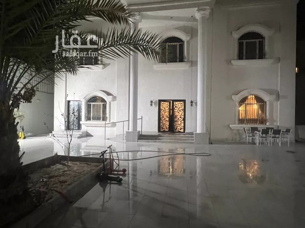 10 bedroom villa in Al Aziziyah 1