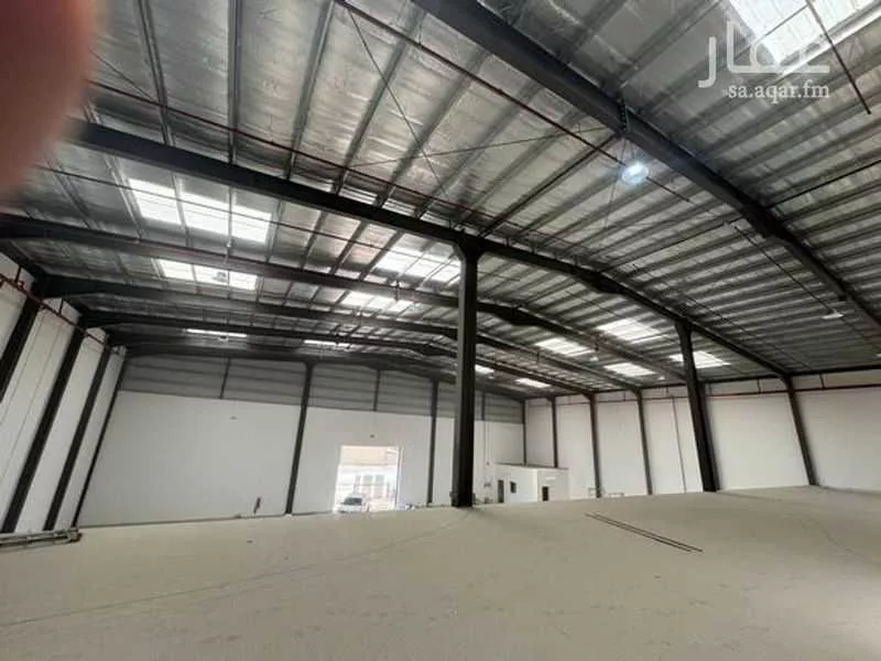 مستودع 4500 م² في السلي 3