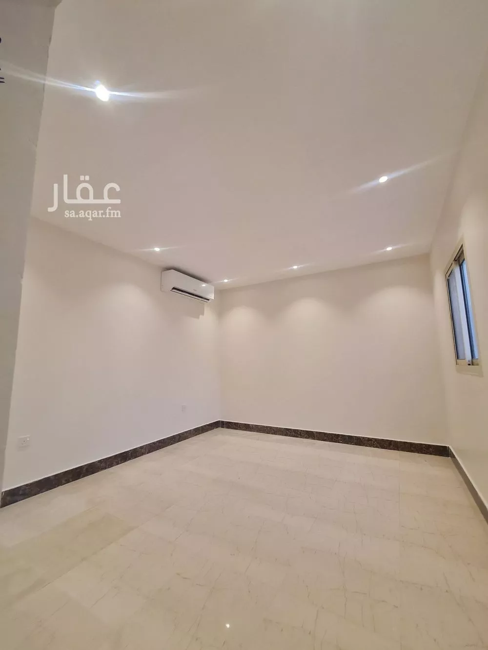 فيلا 4 غرف في الملقا 4