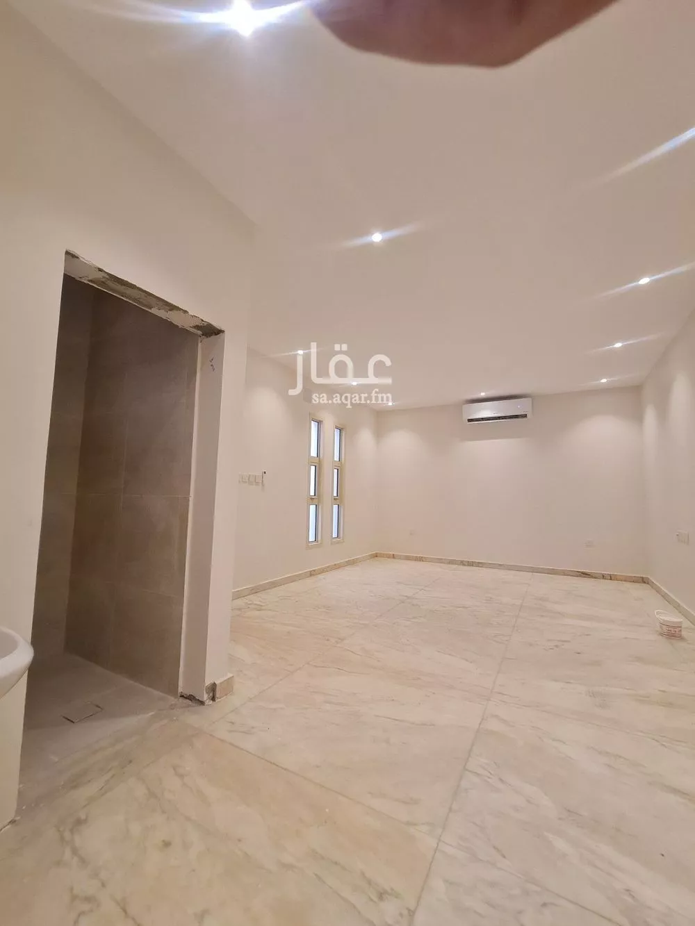 فيلا 4 غرف في الملقا 2