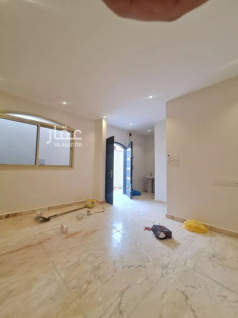 فيلا 4 غرف في الملقا 5