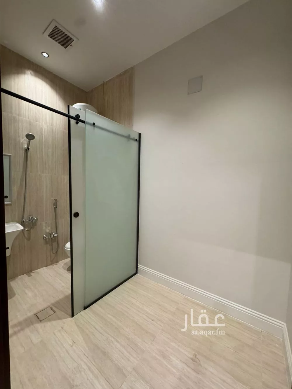 فيلا 5 غرف في العارض 4