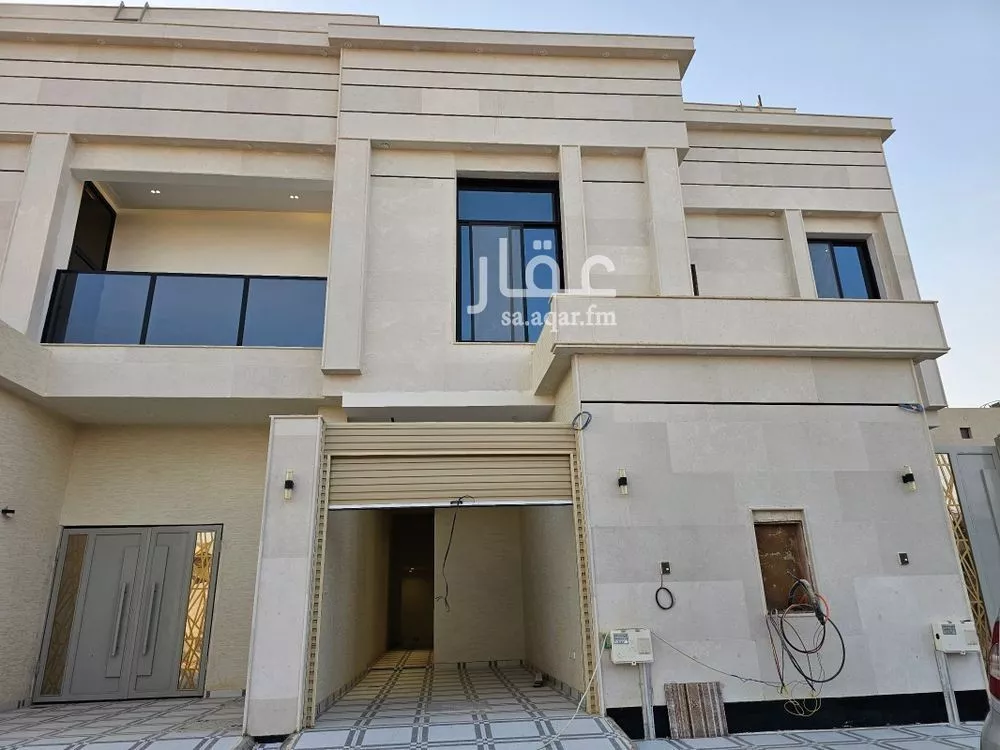 4 bedroom floor in Al Maizilah 1