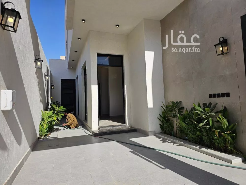 5 bedroom floor in Al Munsiyah 3