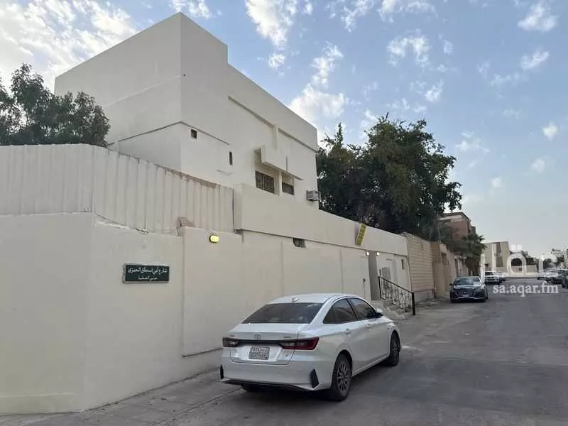 فيلا 7 غرف في العليا 3