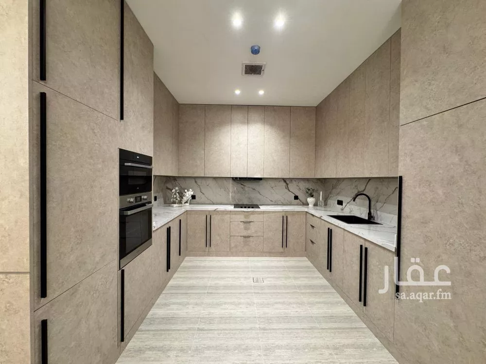 فيلا 4 غرف في العارض 4