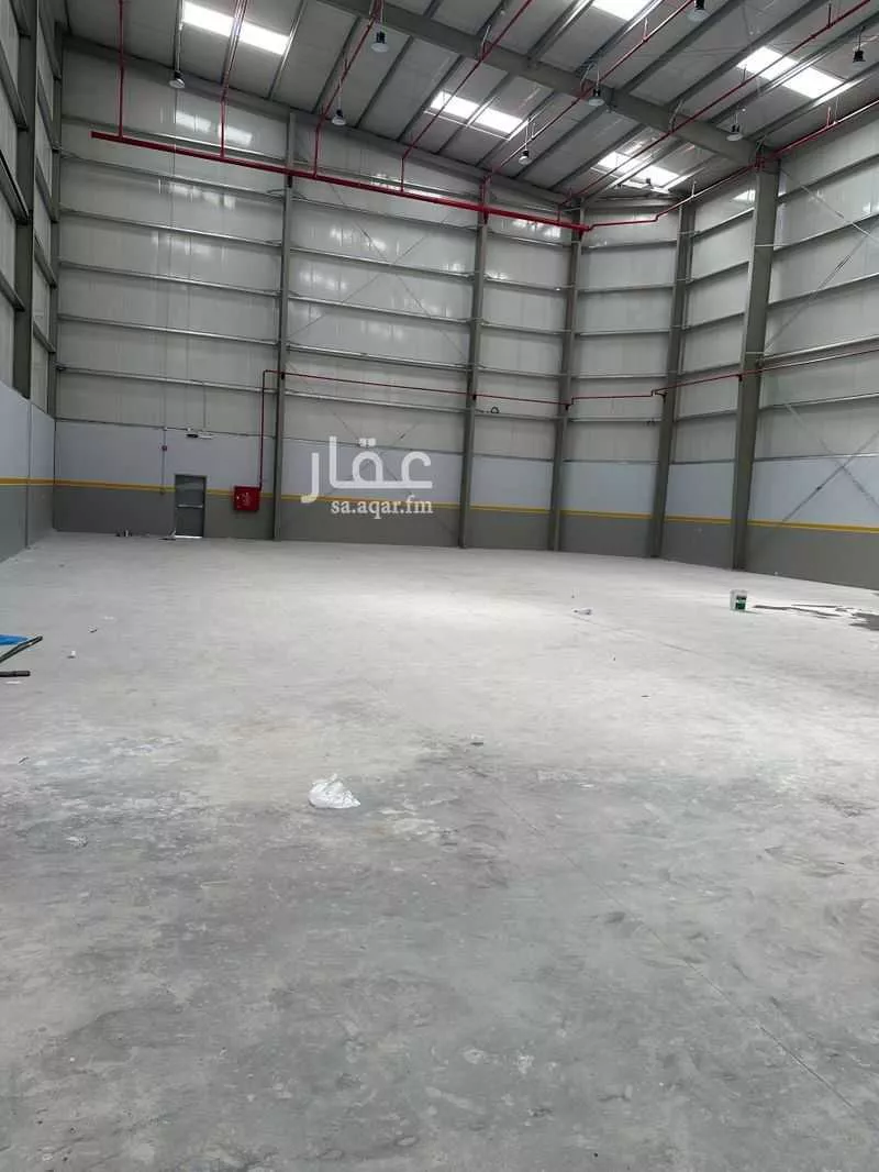 مستودع 1999 م² في الرياض 2