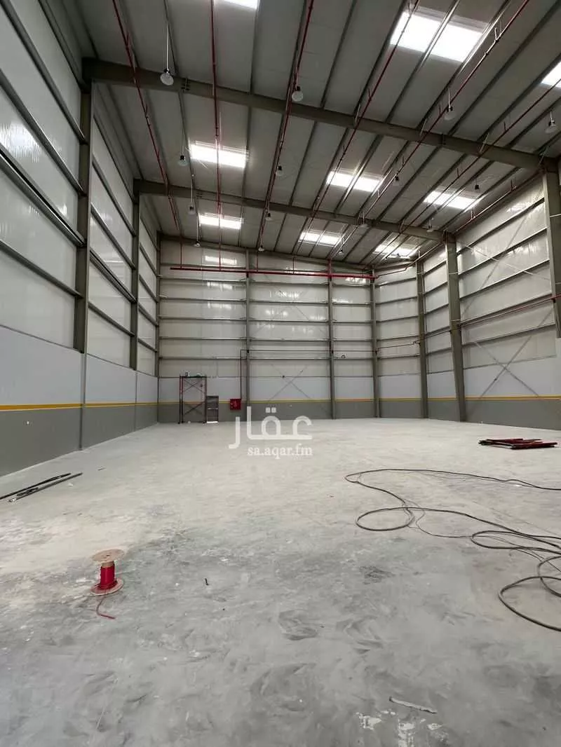 مستودع 1999 م² في الرياض 4