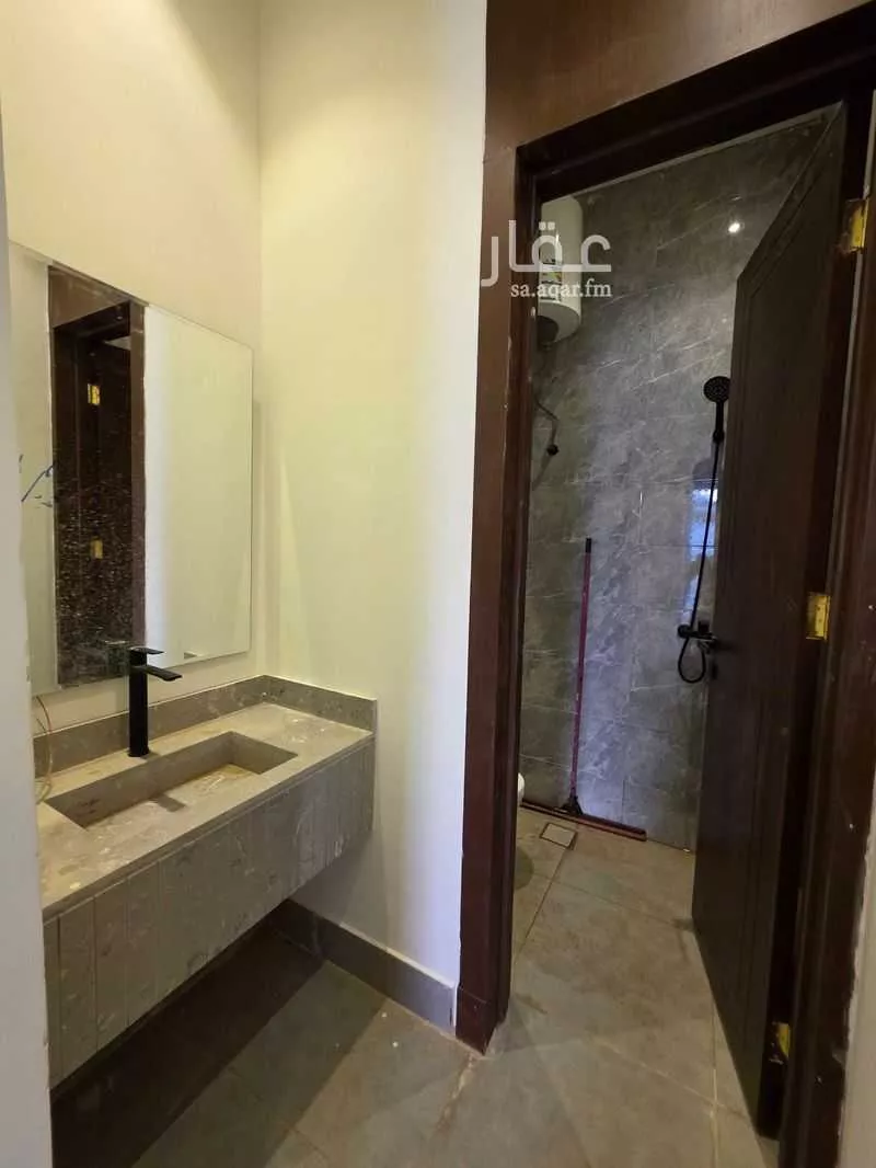 6 bedroom floor in Badr 4