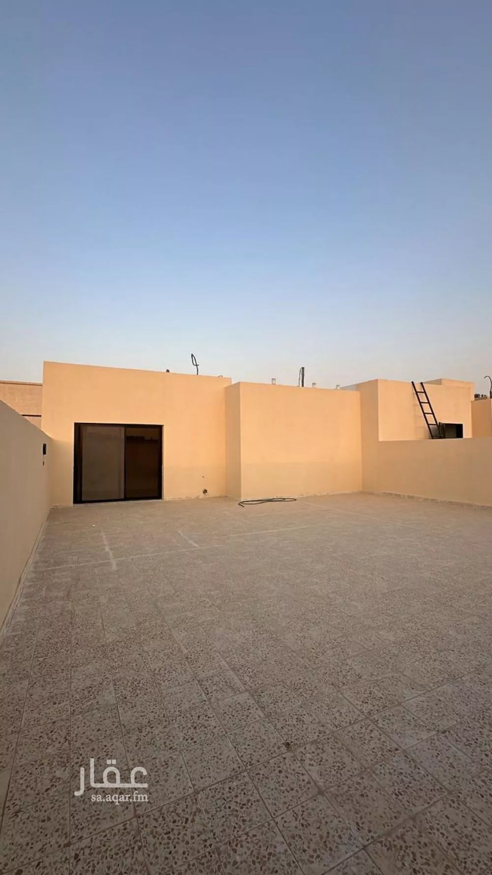 عمارة 840 م² في طويق 5