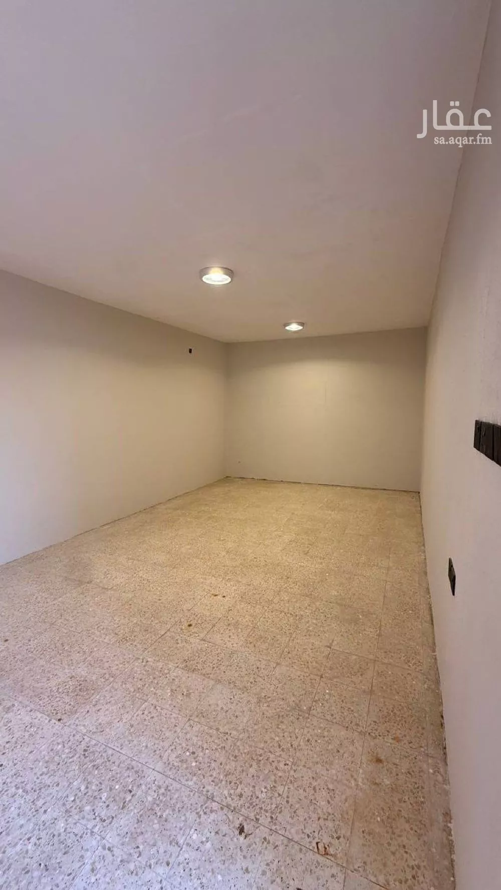 دور 5 غرف في أحد 4