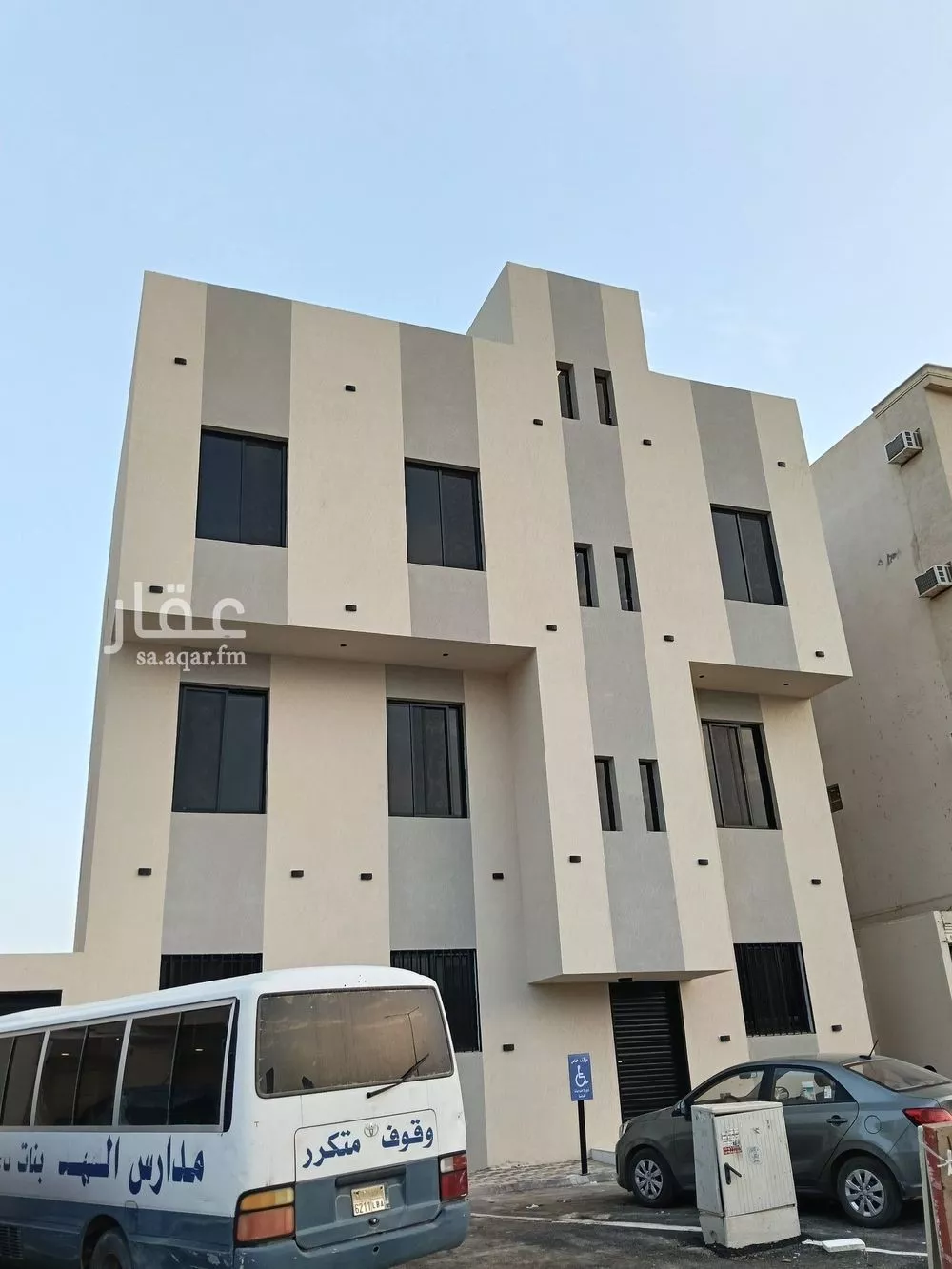 400 sqm building in Dhahrat Laban