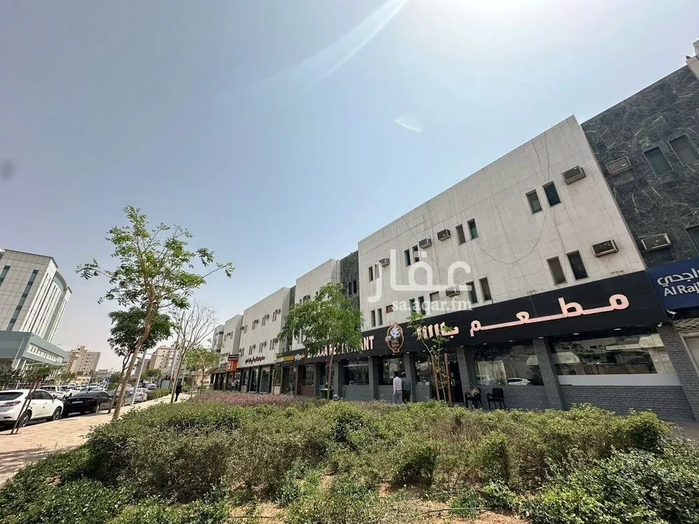 محل 50 م² في المربع 3