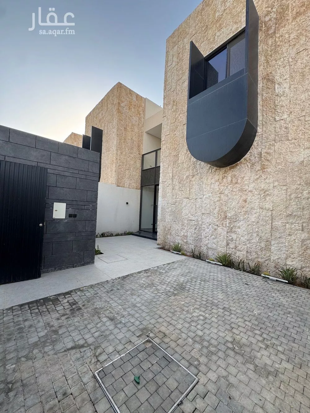 فيلا 4 غرف في العارض 3