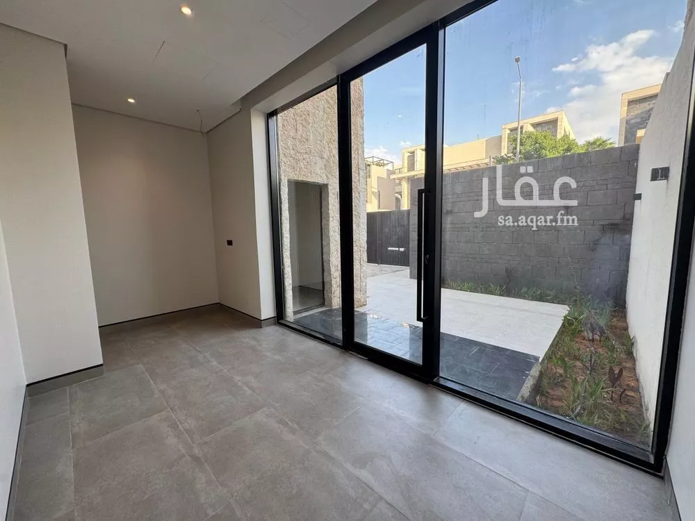 فيلا 4 غرف في العارض 4