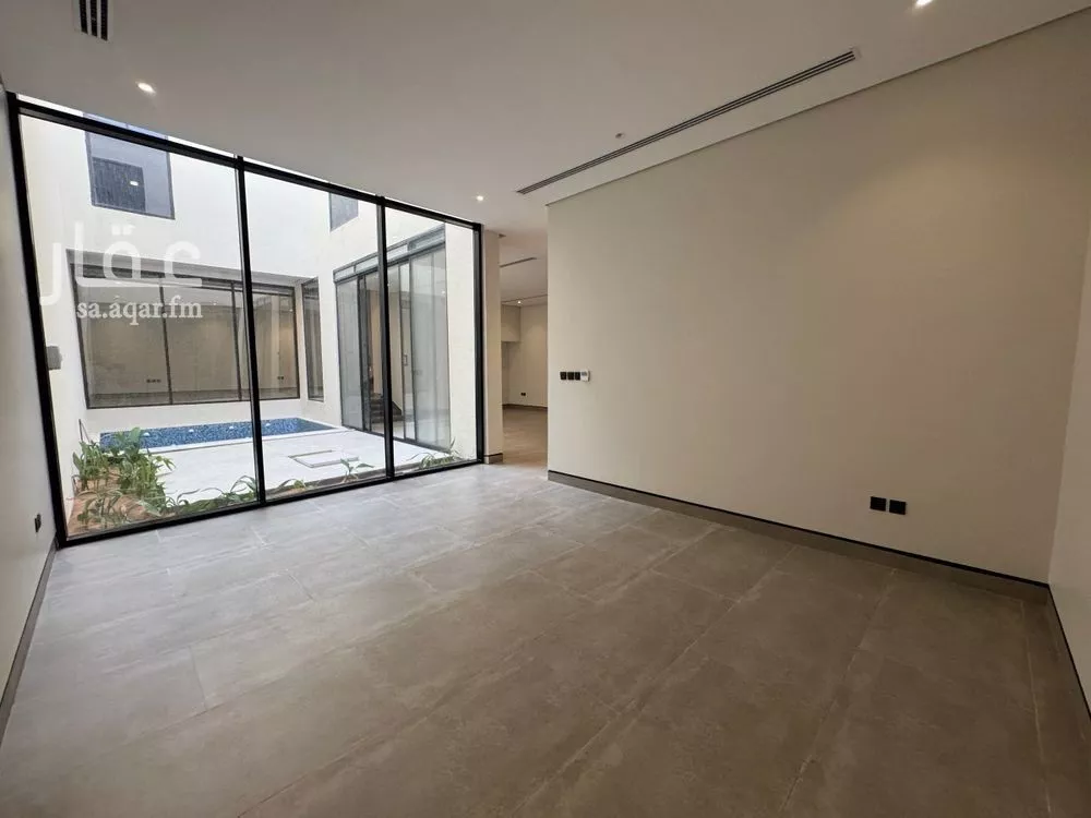 فيلا 4 غرف في العارض 5