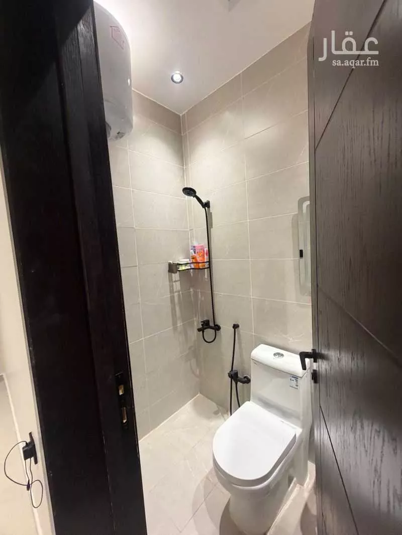 فيلا 6 غرف في الجنادرية 2