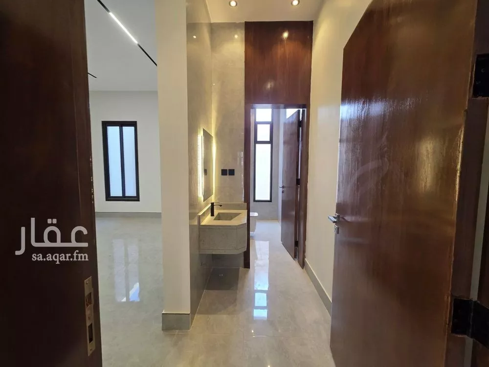 5 bedroom floor in Al Janadriyah 3