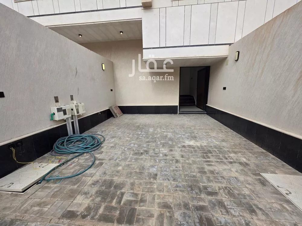 4 bedroom floor in Al Munsiyah 1