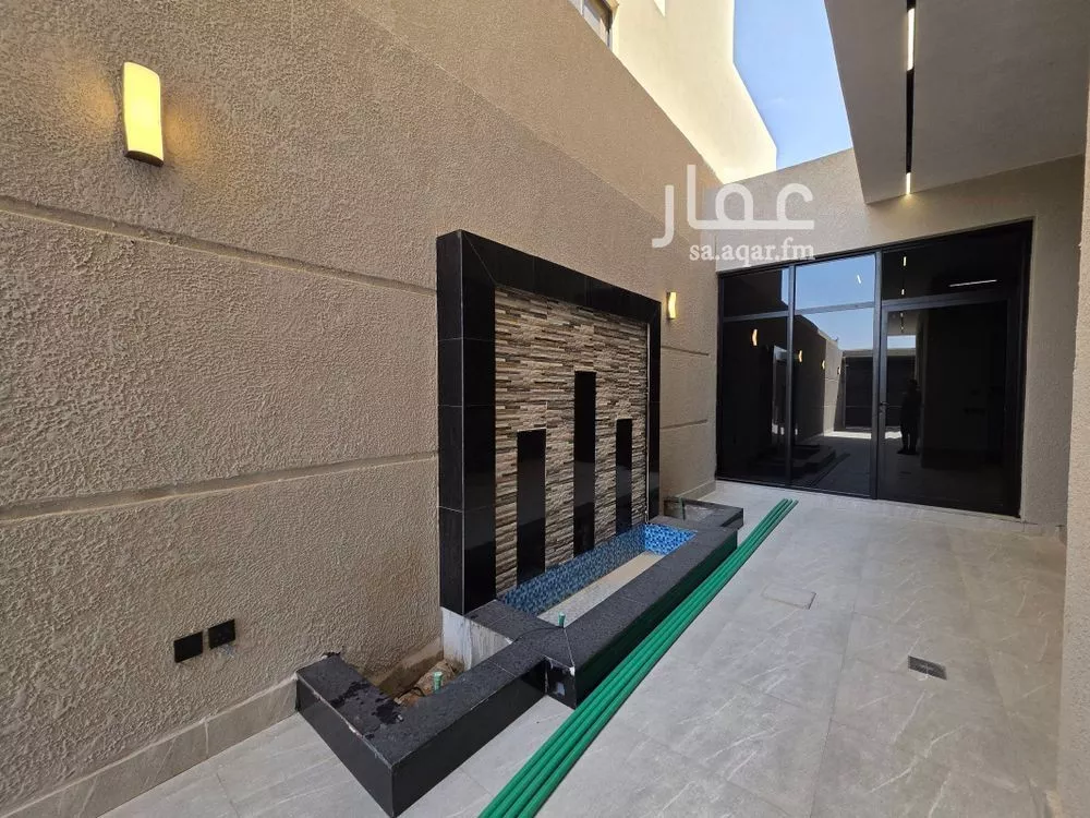 5 bedroom floor in Al Janadriyah 2