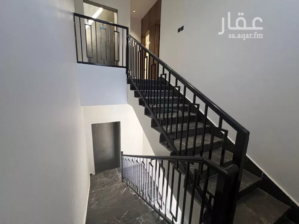 6 bedroom floor in Ash Sharq 1