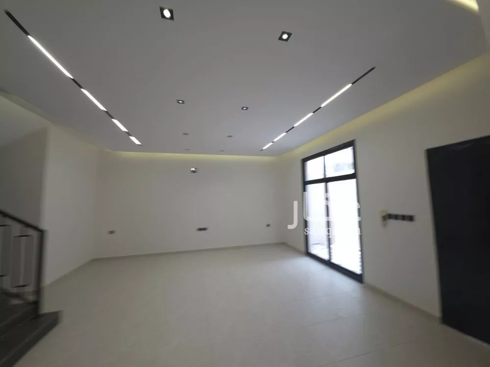 4 bedroom apartment in Ash Sharq 5