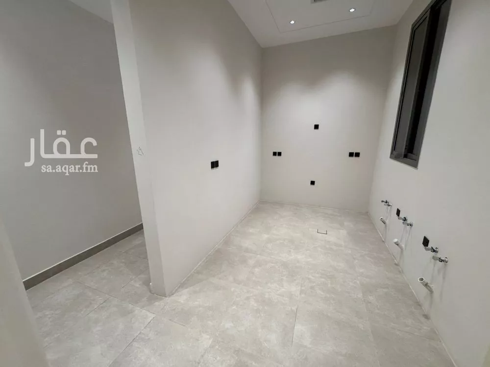 4 bedroom apartment in Al Yarmouk 5