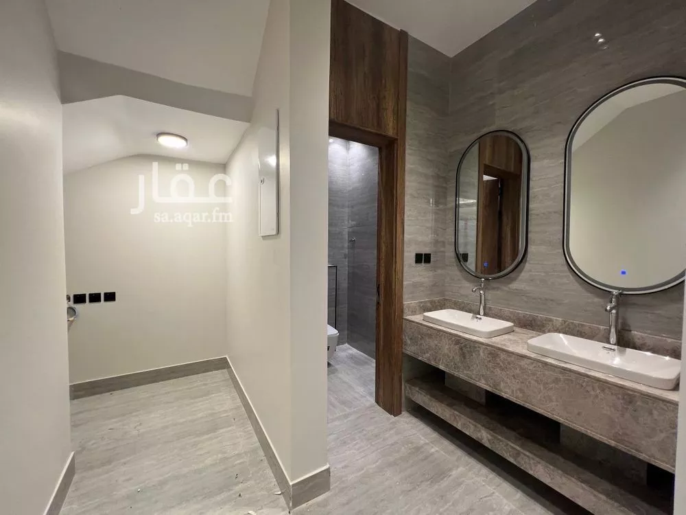 فيلا 5 غرف في العارض 4