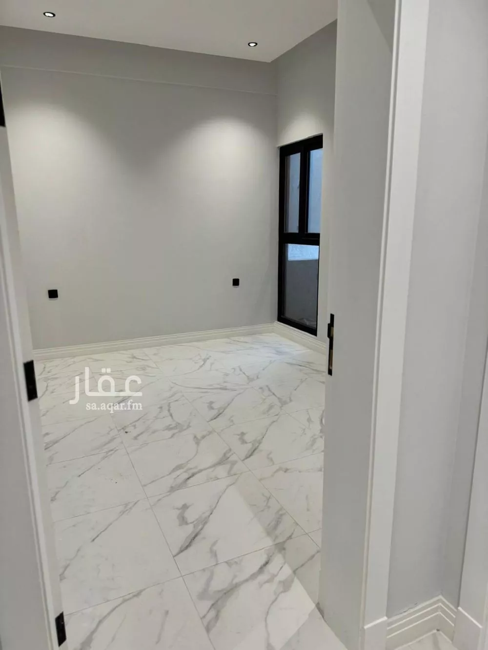 شقة 3 غرف في الملقا 5