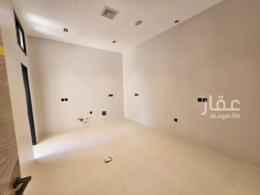 5 bedroom villa in Al Maizilah 3