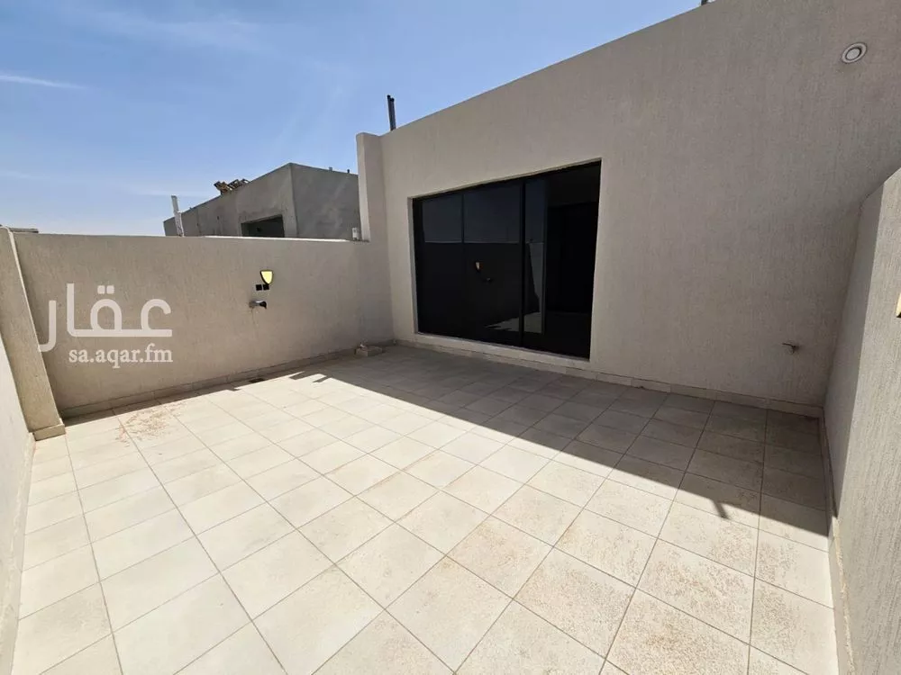 5 bedroom villa in Al Maizilah 5