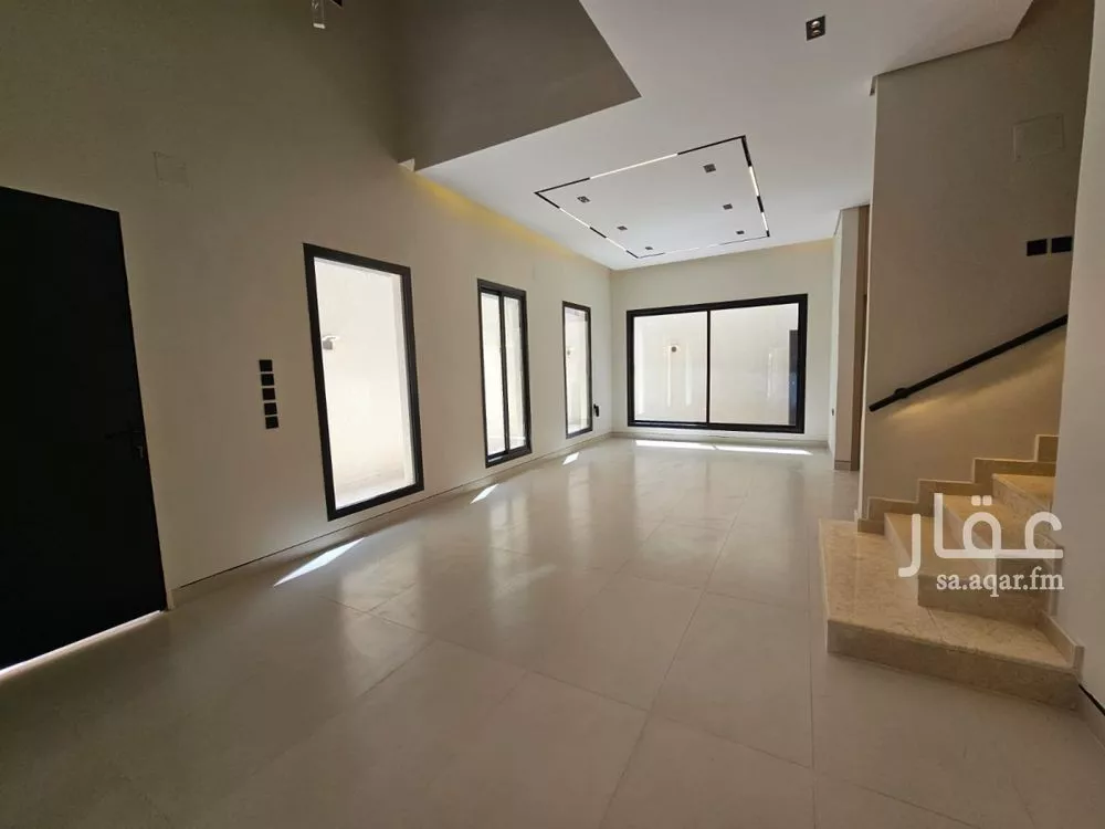 5 bedroom villa in Al Maizilah 4