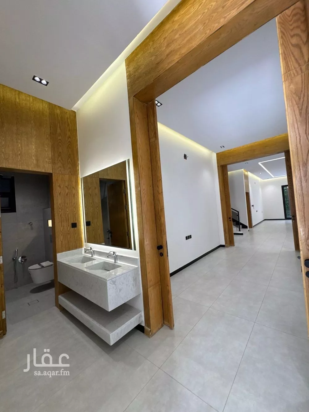 فيلا 5 غرف في الجنادرية 3