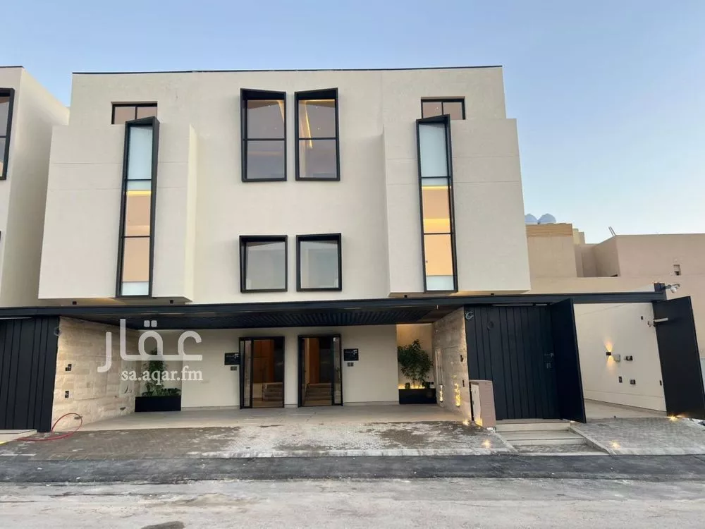 3 bedroom floor in Al Aridh 2