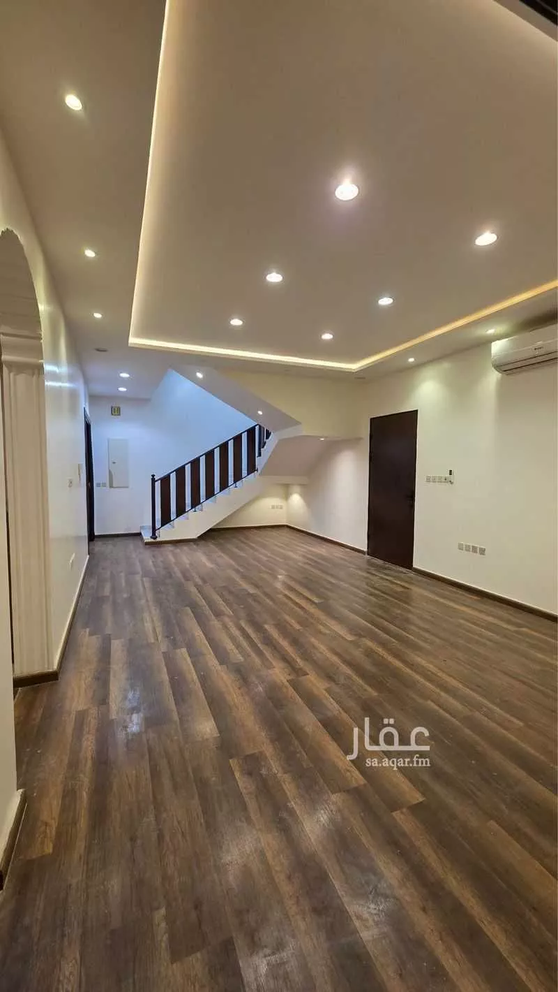 فيلا 8 غرف في العقيق 4