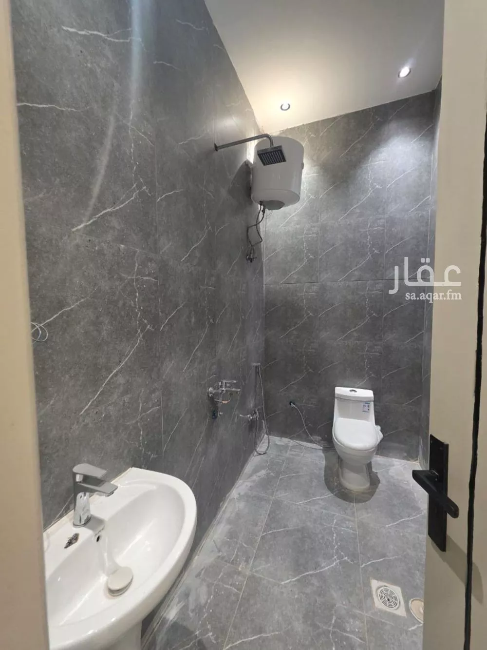 دور 4 غرف في أحد 5